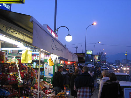 Market on Albanina side